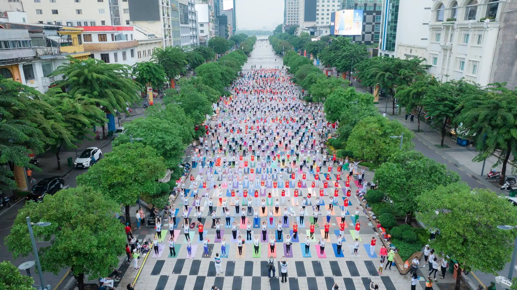 Ngày Quốc tế Yoga lần thứ 10 2 ngày Quốc tế Yoga lần thứ 10 tại phố đi bộ Nguyễn Huệ